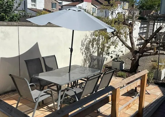 Charming 2 Double Bed Cottage Style House